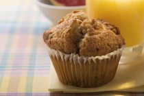 Muffin mit Orangensaft — Stockfoto