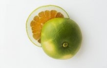 Oro Blanco Fruit coupé en deux — Photo de stock