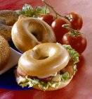 Bagel sandwich on plate — Stock Photo