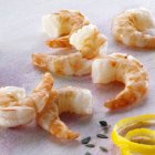 Rabos de camarão descascados cozidos — Fotografia de Stock