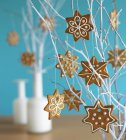Galletas como decoraciones navideñas - foto de stock