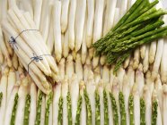 White and green asparagus — Stock Photo