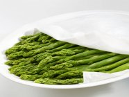 Grüner gekochter Spargel — Stockfoto