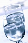 Два стакана чистой воды — стоковое фото