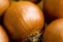 Cebollas marrones, primer plano - foto de stock