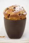 Muffin aux fraises dans une tasse — Photo de stock