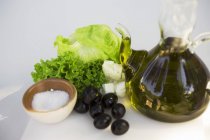 Свіжі овочі з олією — стокове фото