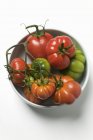 Красные и зеленые помидоры из говядины — стоковое фото