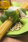 Zutaten für Spaghetti und Pesto — Stockfoto