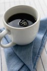 Taza de café negro - foto de stock