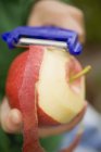 Дитячий пілінг червоне яблуко — стокове фото