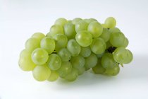 Uvas verdes frescas maduras - foto de stock