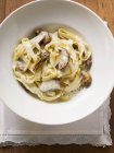 Pasta liatelle с белыми грибами и соусом — стоковое фото