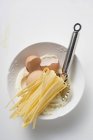 Homemade ribbon pasta with eggshells — Stock Photo