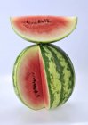 Scheibe Wassermelone auf Beere — Stockfoto