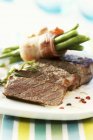 Steak de boeuf aux haricots — Photo de stock
