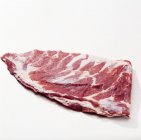 Costillas de cerdo frescas crudas - foto de stock