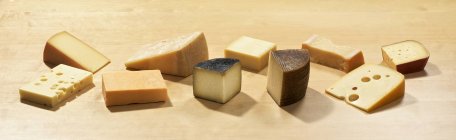 Différents types de fromage à pâte dure — Photo de stock