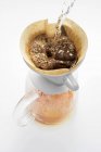 Filterkaffee zubereiten — Stockfoto