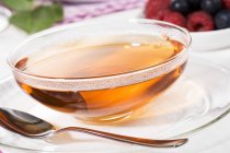 Tee und frische Beeren — Stockfoto