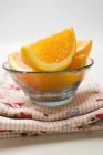 Cuñas naranjas frescas - foto de stock