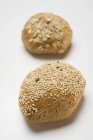 Rouleau de sésame et de farine complète — Photo de stock