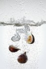 Figs in boiling water — Stock Photo