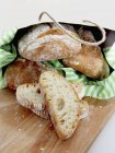 Хлеб Чиабатта в бумажном пакете — стоковое фото