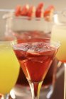 Alcohol strawberry-rose cocktail — Stock Photo