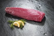 Filete de atún fresco - foto de stock