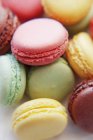 Macaron colorati in mucchio — Foto stock