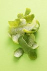 Зеленая лимонная кожура — стоковое фото