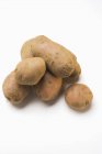 Diverse patate rosse crude — Foto stock
