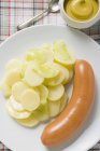 Frankfurter avec salade de pommes de terre — Photo de stock