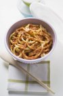 Maccheroni freschi con salsa tritata — Foto stock