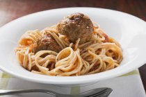 Pâtes spaghetti aux boulettes de viande — Photo de stock