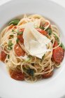 Spaghetti mit Kirschtomaten und Parmesan — Stockfoto