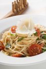 Spaghetti with cherry tomatoes and Parmesan — Stock Photo