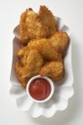 Pepite di pollo con ketchup — Foto stock