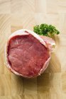 Medalhão de carne embrulhado em bacon — Fotografia de Stock