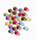 Caramelos coloridos frijoles de chocolate - foto de stock
