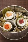 Sushi de Temaki com atum — Fotografia de Stock