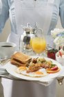 Chambermaid serving breakfast tray — Stock Photo
