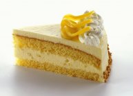 Morceau de gâteau à la crème citron — Photo de stock