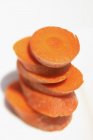 Fatias de cenoura em pilha — Fotografia de Stock