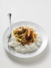 Рис с азиатскими овощами — стоковое фото