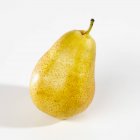 Pera amarilla madura fresca - foto de stock