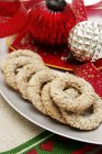 Biscuits aux noix en forme d'anneau — Photo de stock