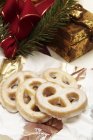 Pretzel-shaped Christmas biscuits — Stock Photo