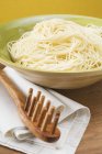 Cooked spaghetti in bowl — Stock Photo
